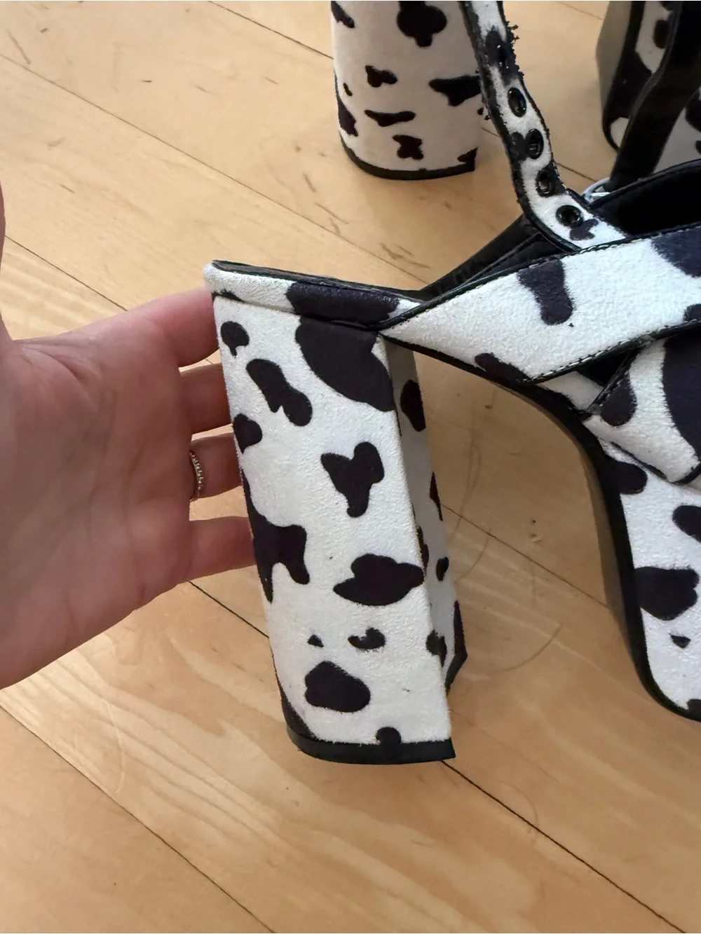 La Moda Black and White Stacked Platform Heels